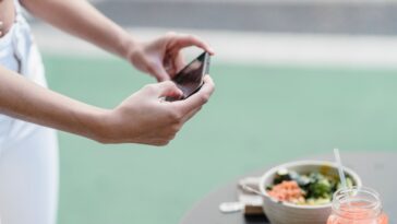 Comment les médias sociaux influencent nos tendances alimentaires