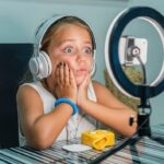 Le défi des enfants YouTubeurs entre célébrité, éducation et bien-être